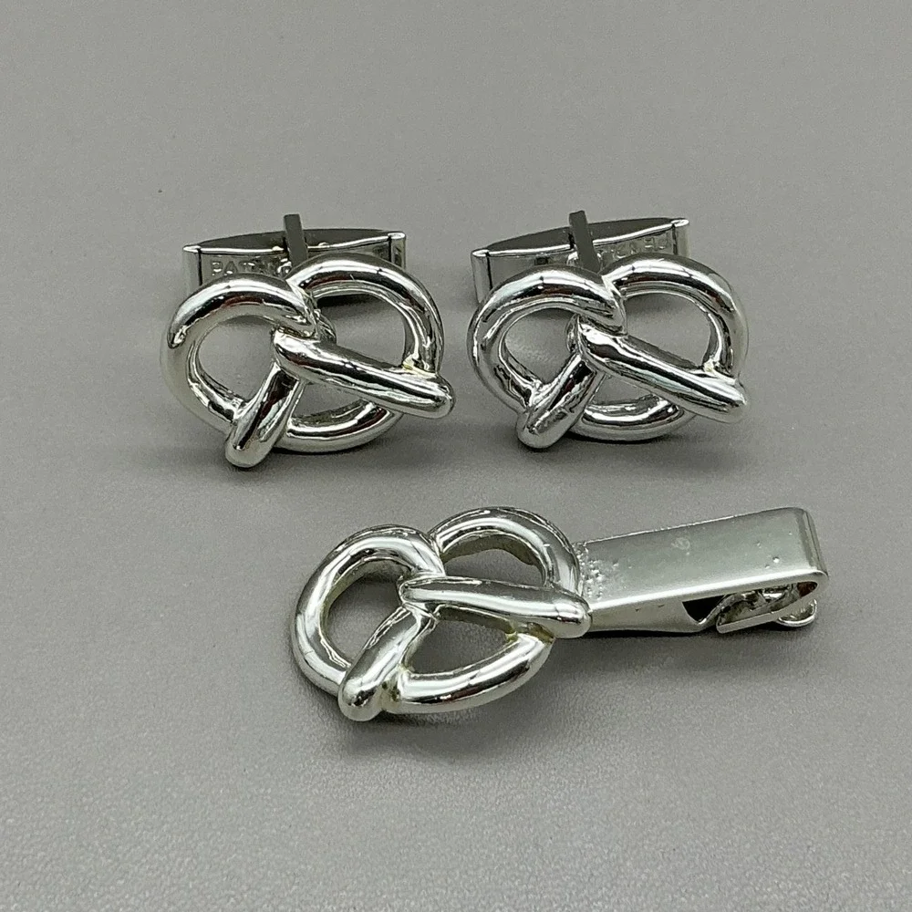 Pretzel Cufflinks Tie Clip Set Silver Tone Men's Novelty Oktoberfest Vintage